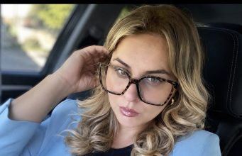 Elisa Kocaqi: Mes protestës dhe heshtjes, Shqipëria përballë vetes