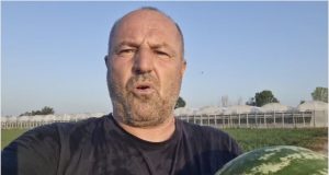 Roskovec – Fermeri ngre alarmin: “Bujqësia nuk mbahet vetëm me sakrifica”