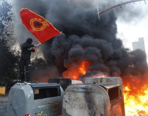 Dita e tretë e protestës së studentëve dhe gjimnazistëve, rinia vijon përballjen me qeverinë